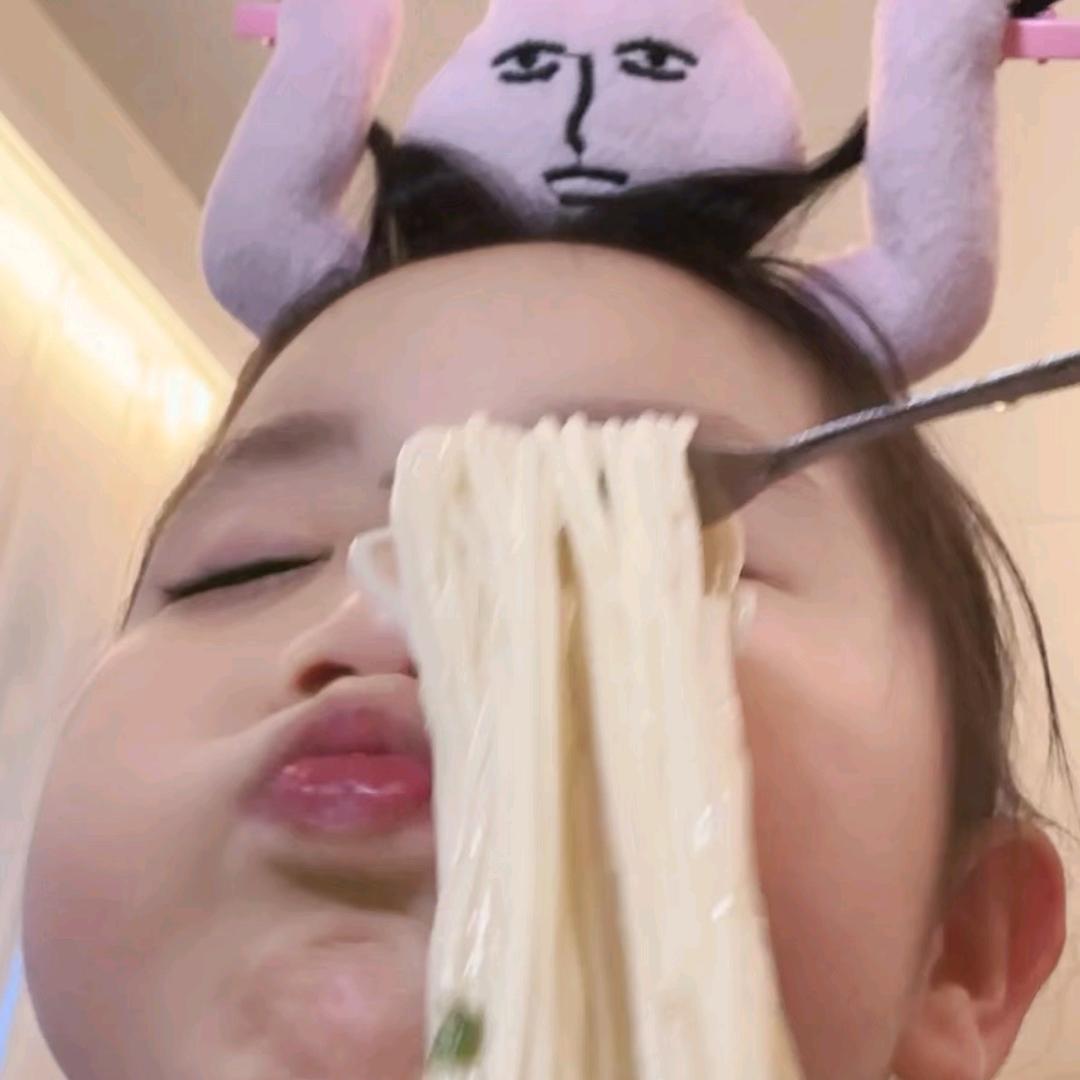 小美爱吃饭🥣