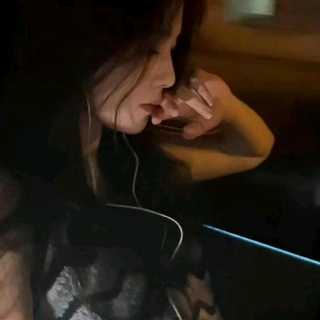 ：）
