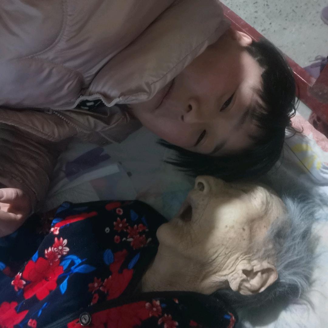 李志衡，李睿哲的妈妈。