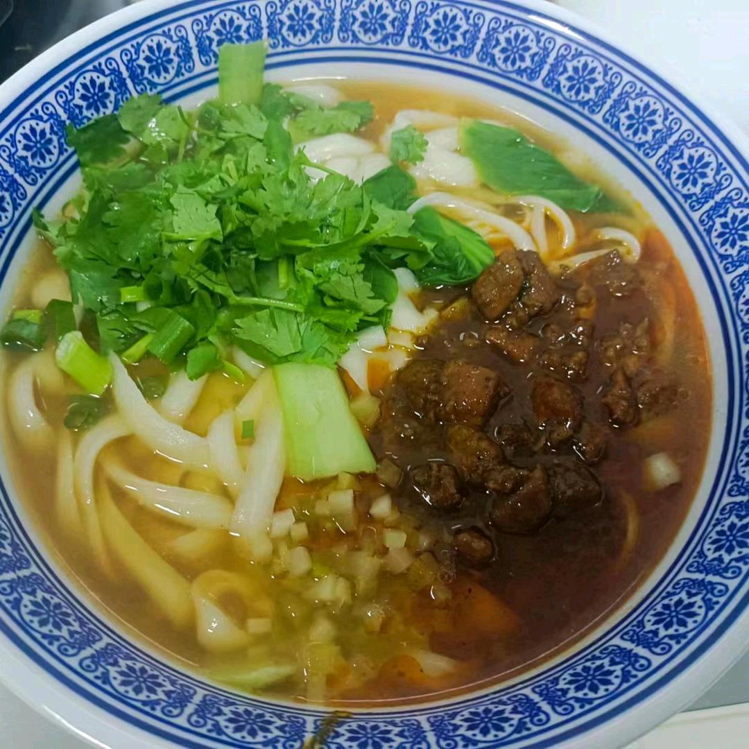 维兰德小镇鸡汤刀削面