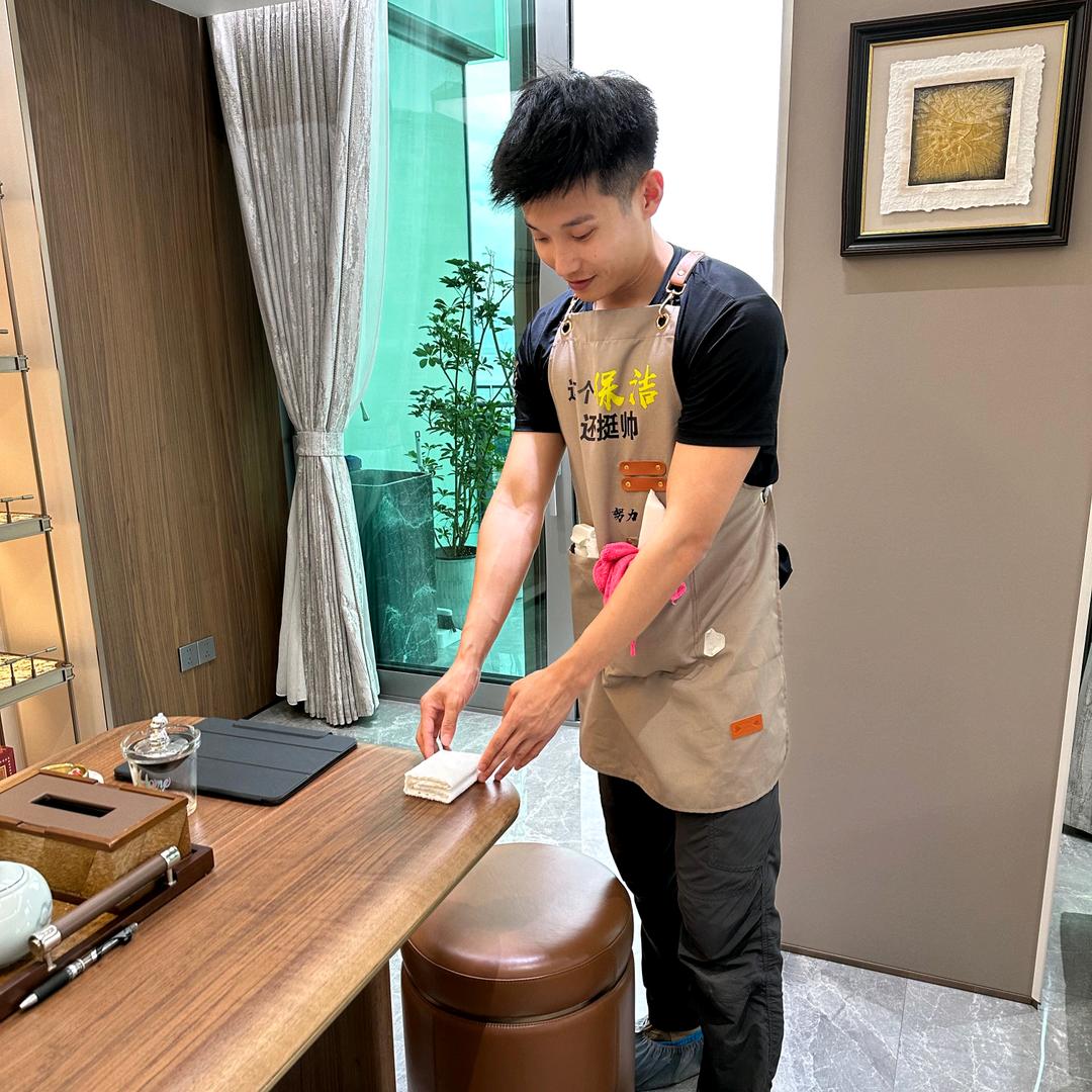 这个保洁有点帅