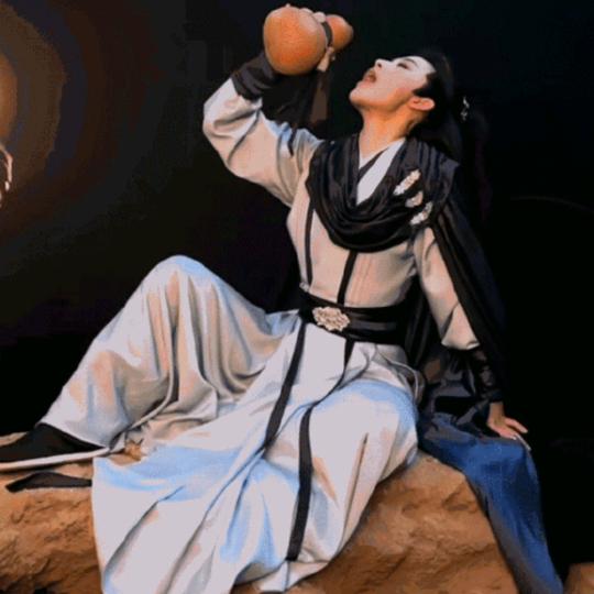 烈酒敬余生