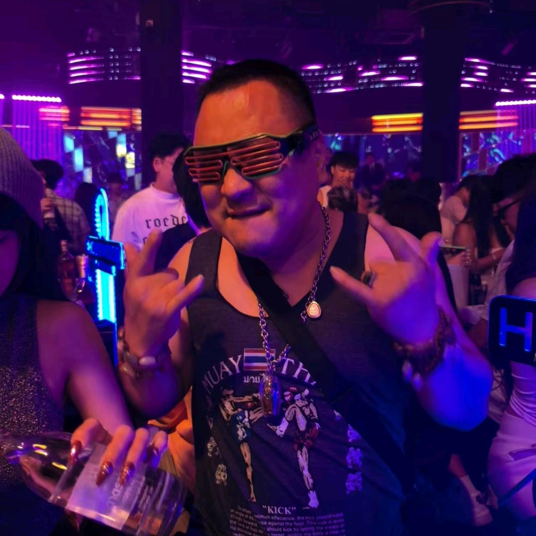 欧阳薄情—很哇塞