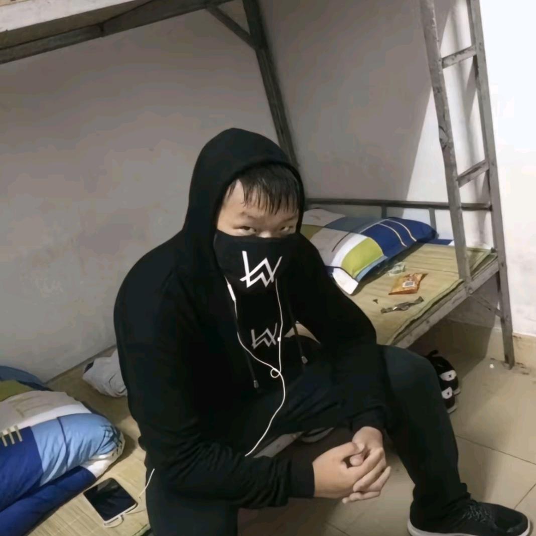 臭豆腐裹脚皮馋傻楼上帅气体检医生