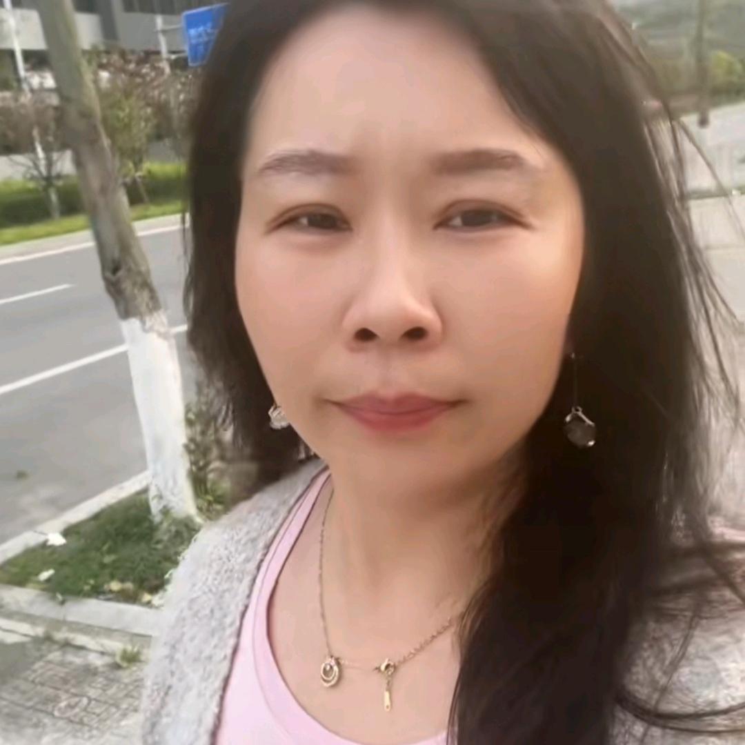 青青🎤（晚上七点半首播）