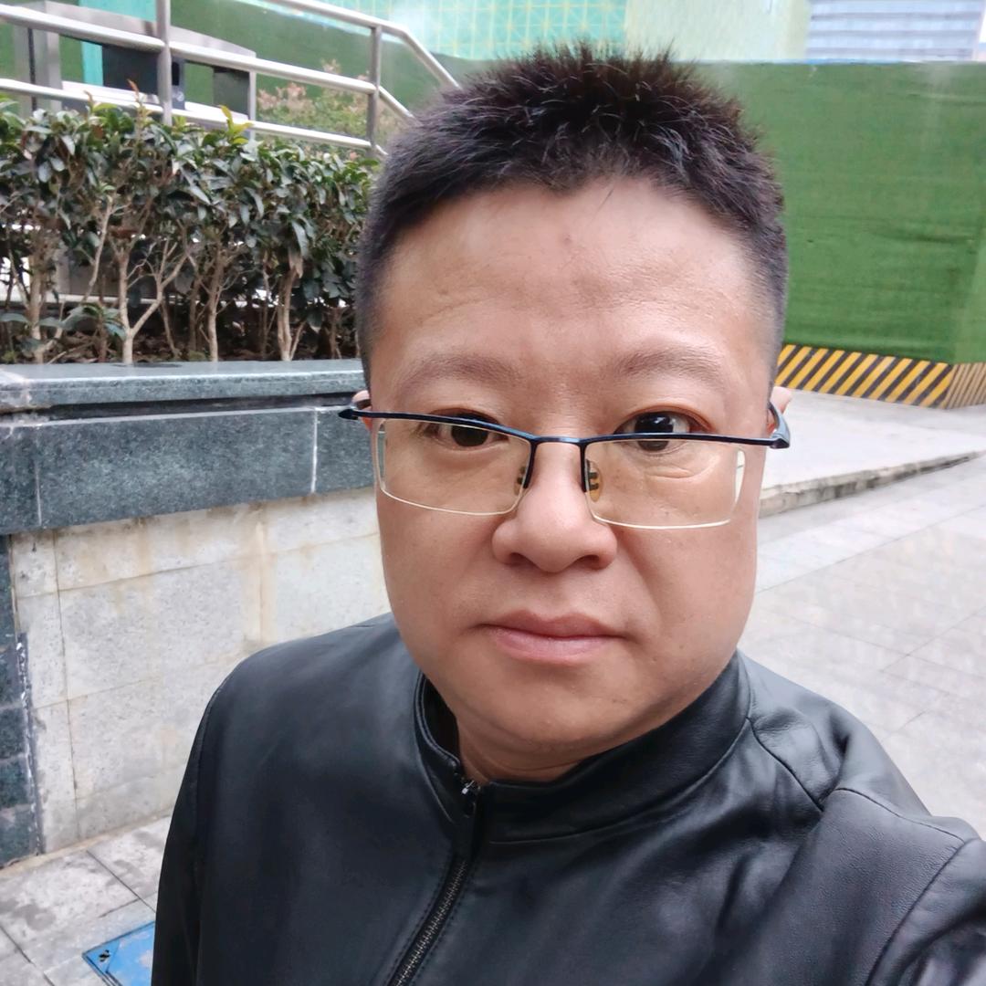 左脸装乖