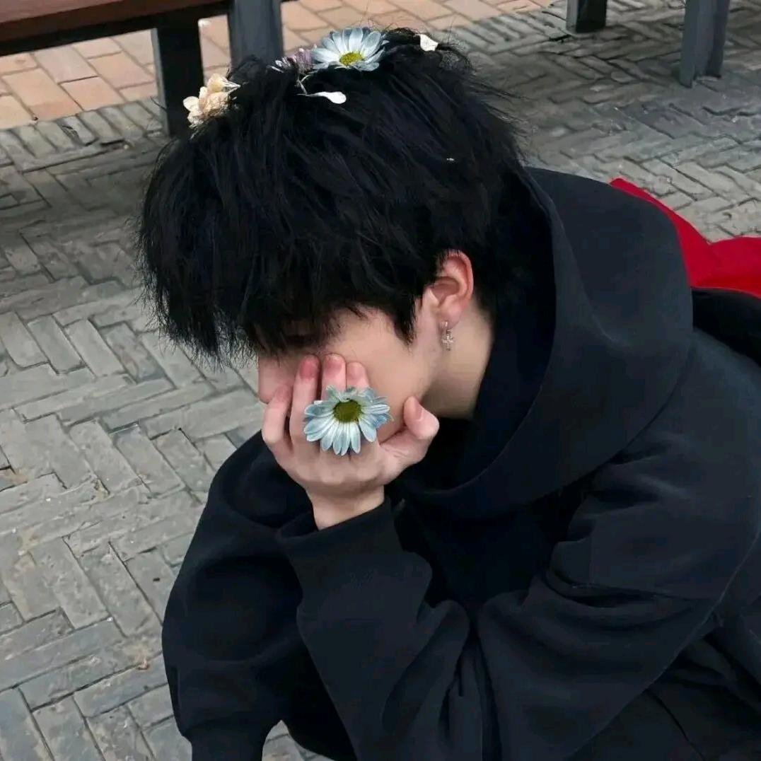 又沉默了又不说话了