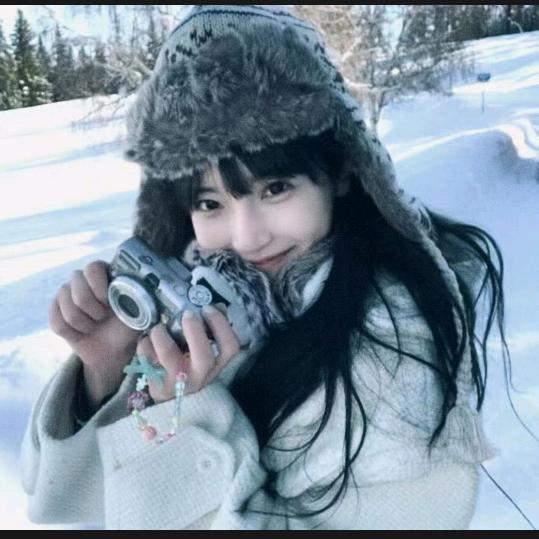 Cindy不会戴美瞳