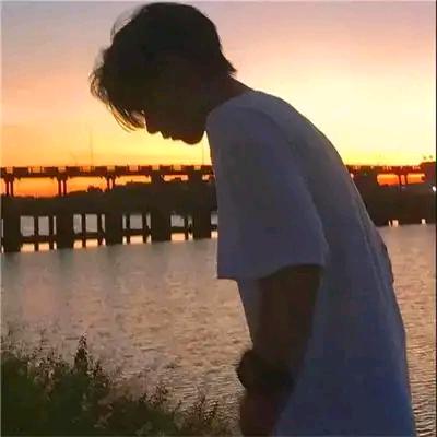 拉屎不忘送纸人