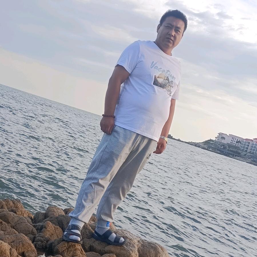 踮起脚尖，触摸阳光