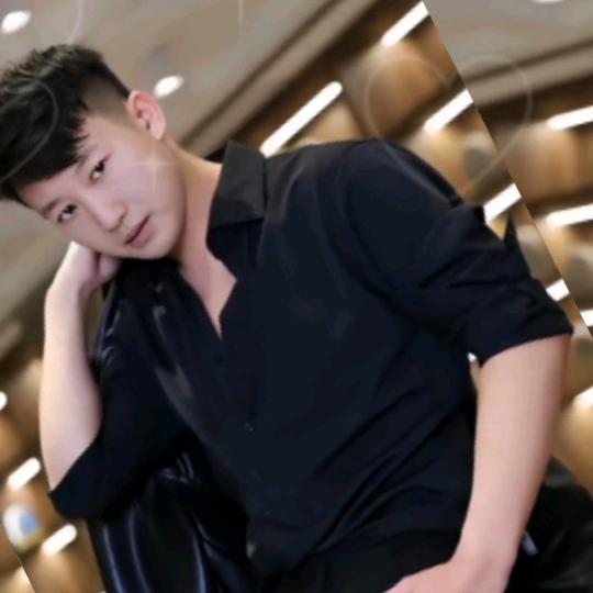 不为往事忧，只为余生笑