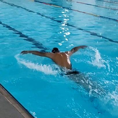 东河游泳馆王教练