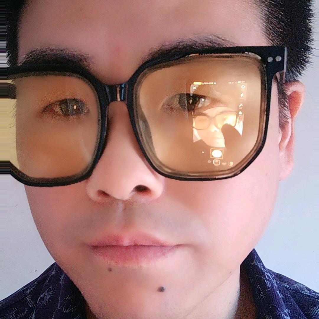 闪耀微光。