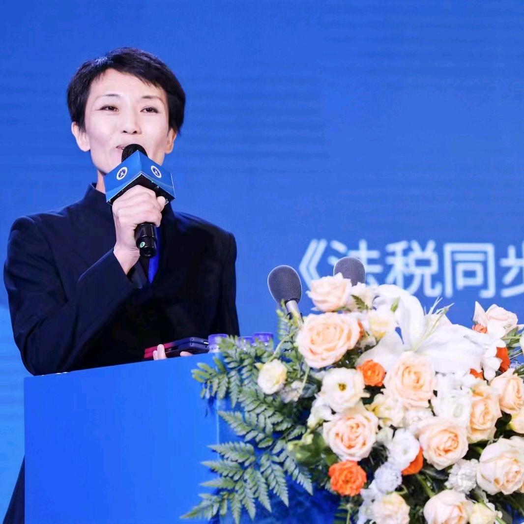李霞李霞