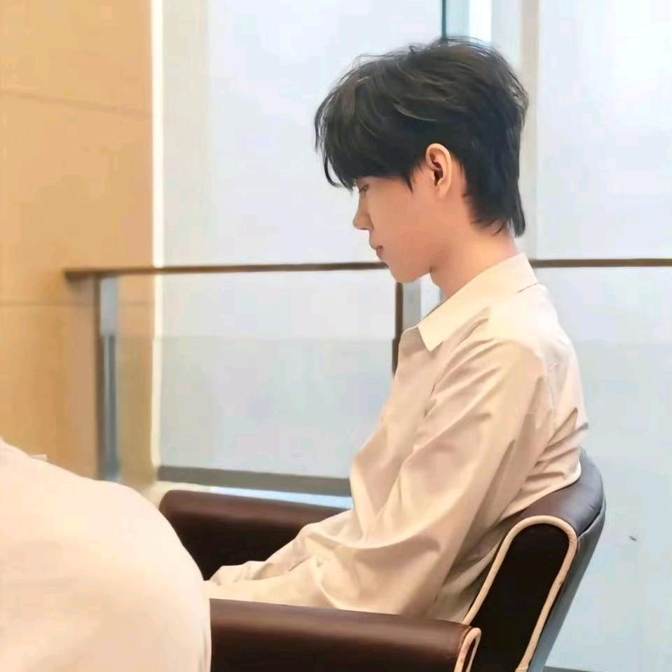 en王翊恩你压到我头发啦