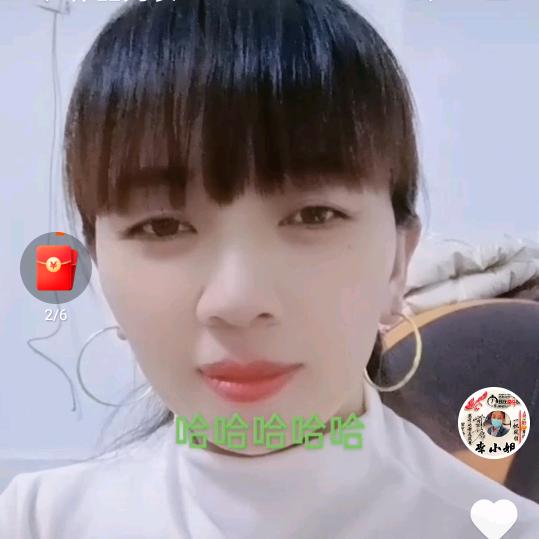 爱玩爱笑小情妹