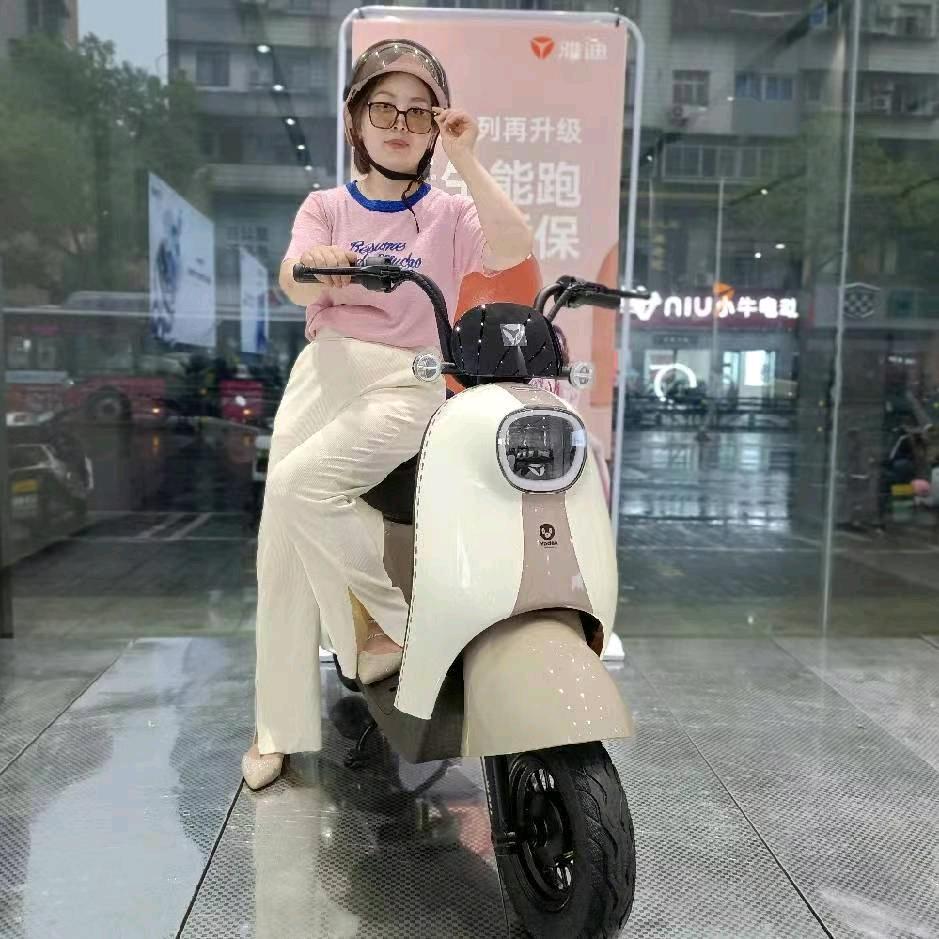 雅迪电动车刘琴