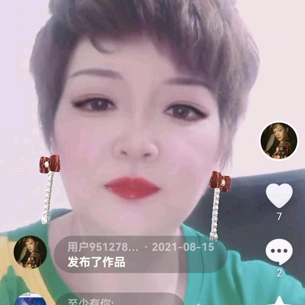 村里两朵花