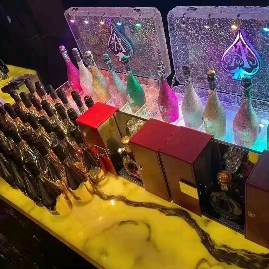 酒吧商K预订•太阳