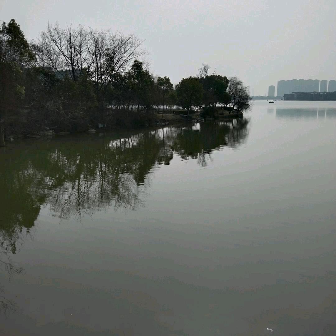 山水湖色
