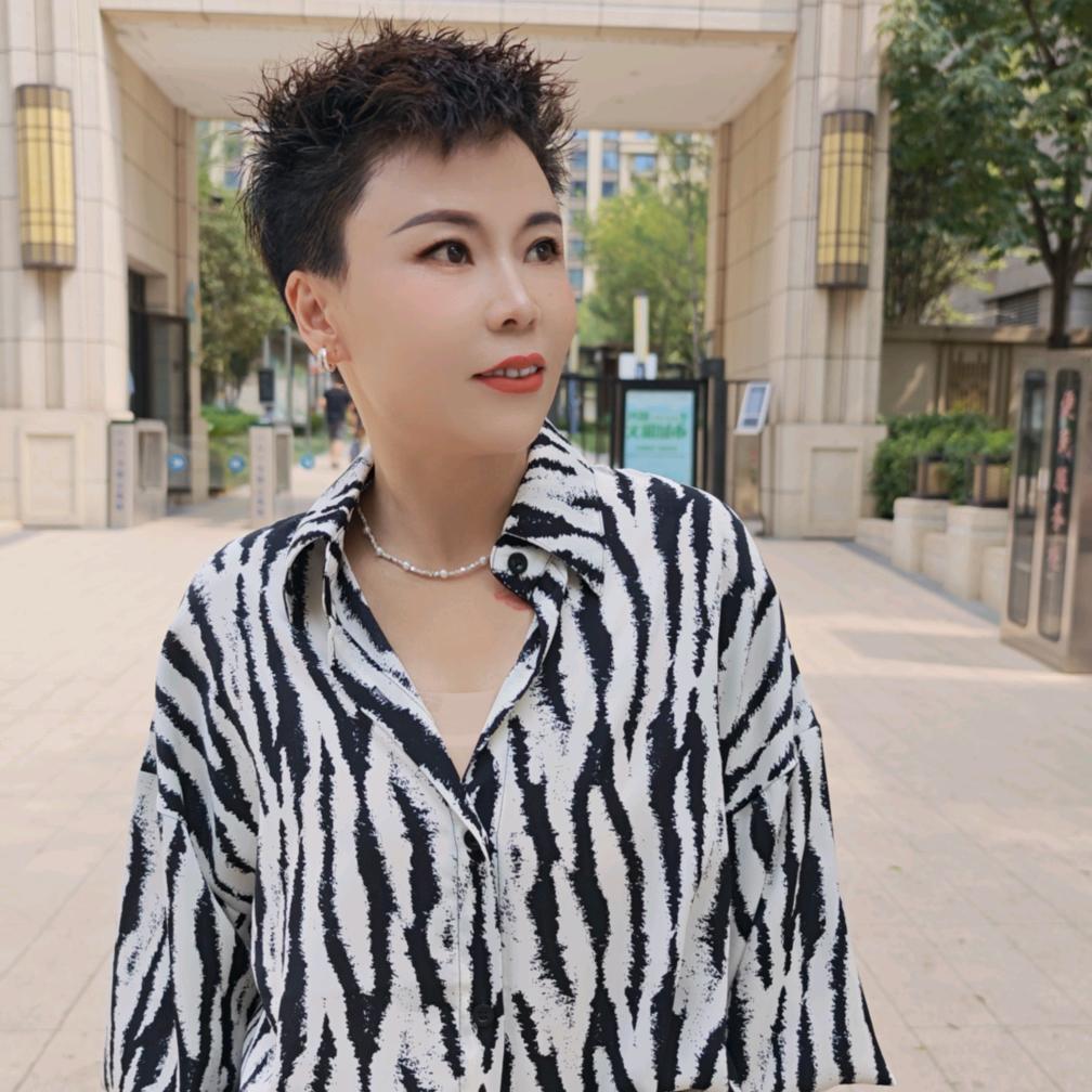 李玲