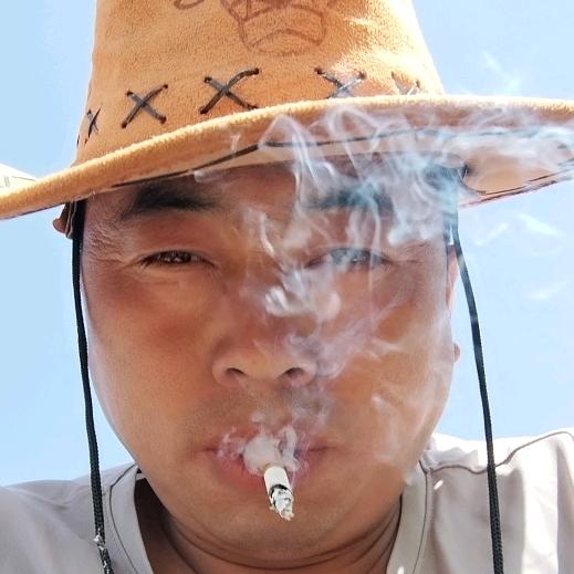 卖苹果的小伙