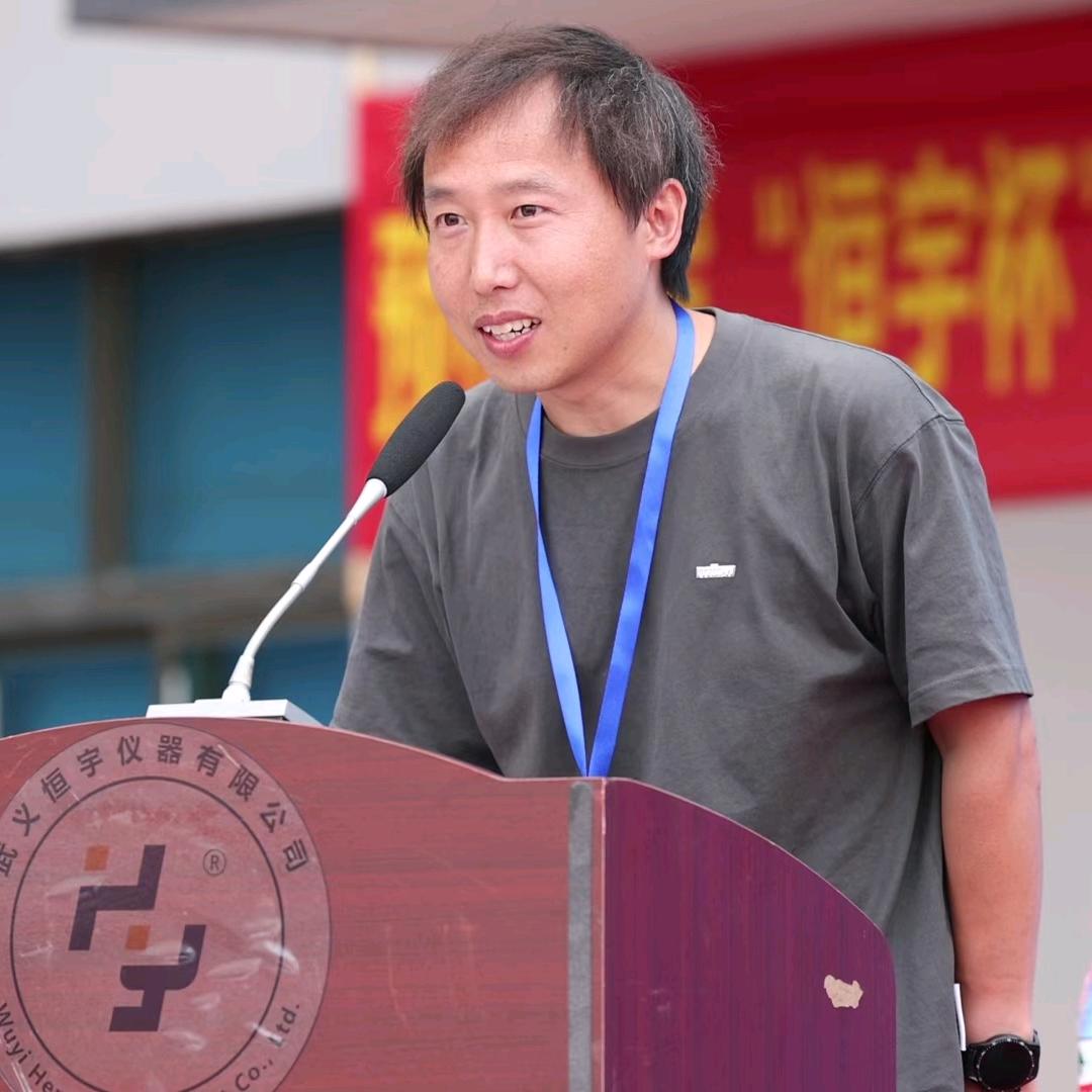 材料专业教师张敏