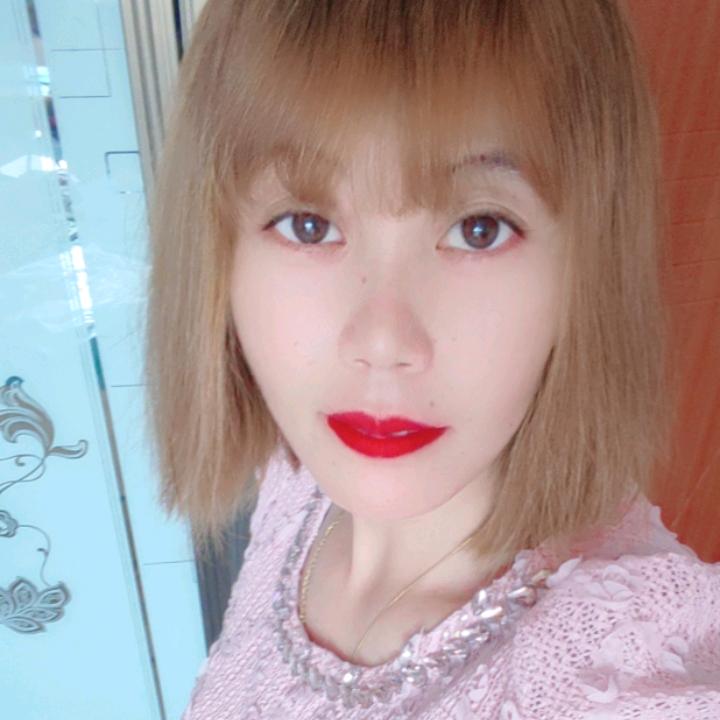 卖服装的小姐姐
