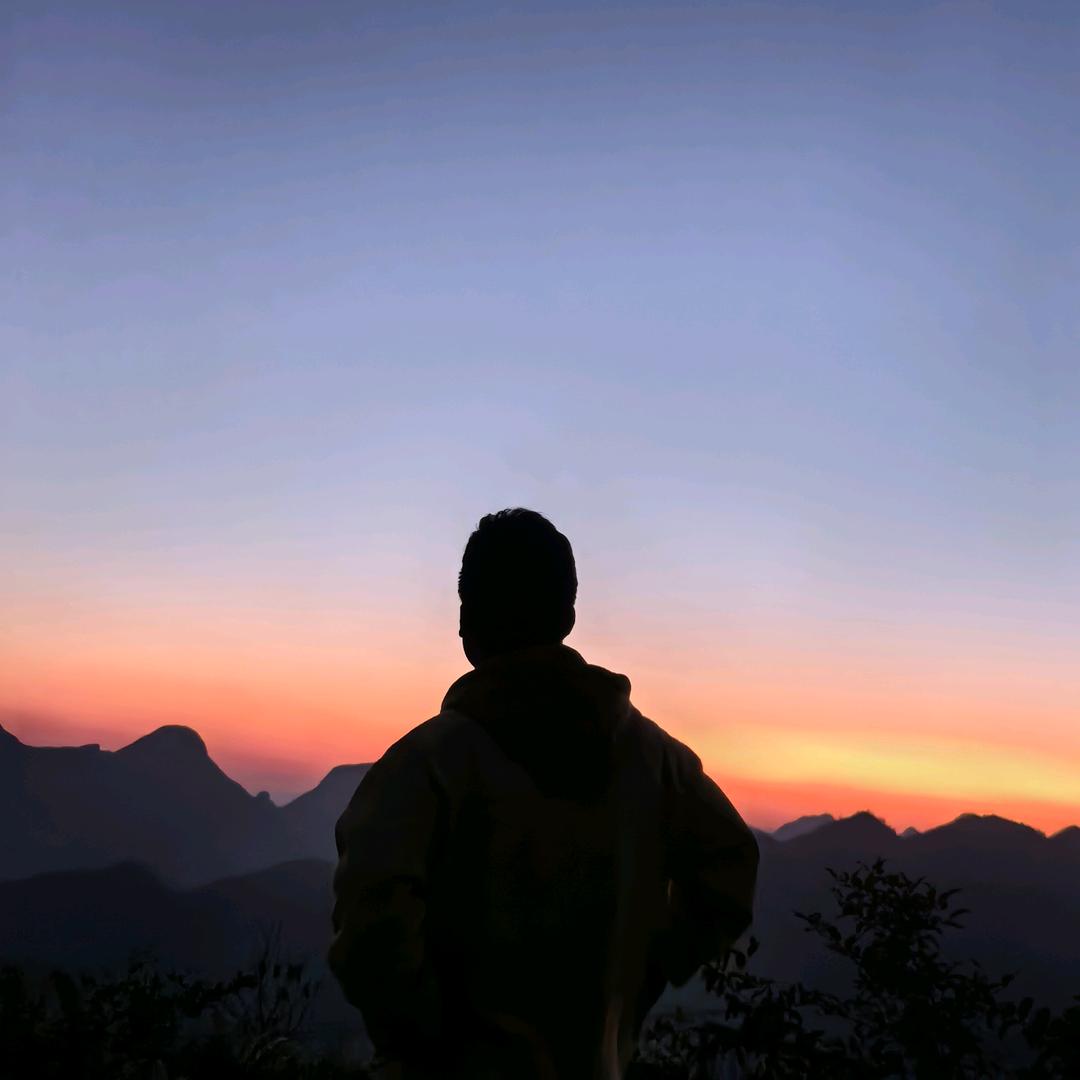 孤月自明