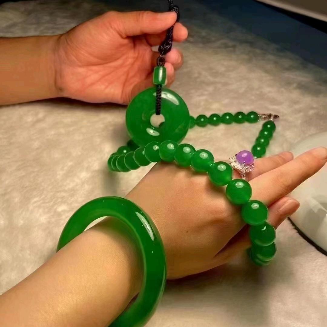 益鼎翡翠