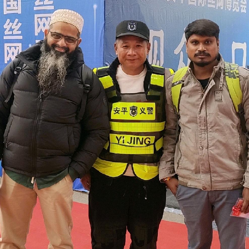 义警兵哥