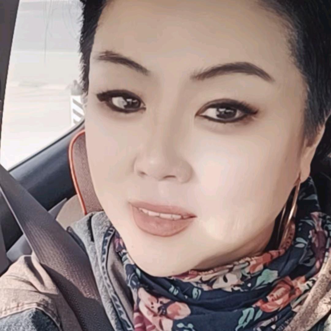 小富婆((喜欢唱歌！搞笑)