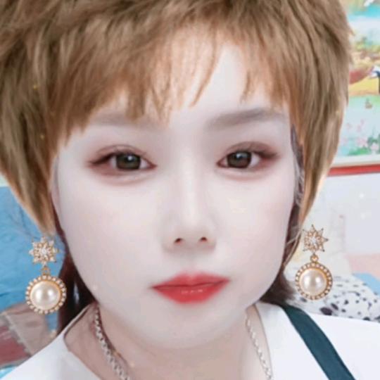 贞姐，晚上8点10分开播，聊天主播。