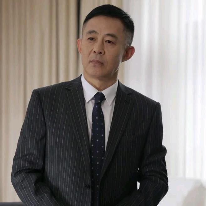 大顯眼包的小瞇弟