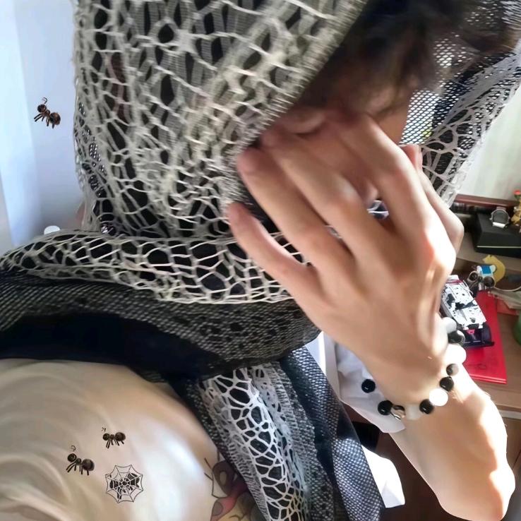 山丘上的白云