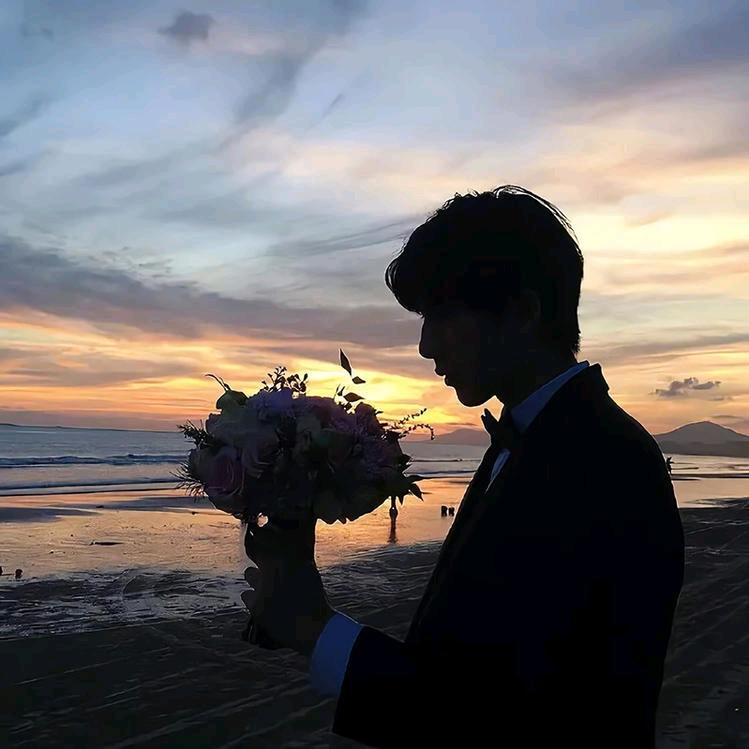游到海水变蓝*