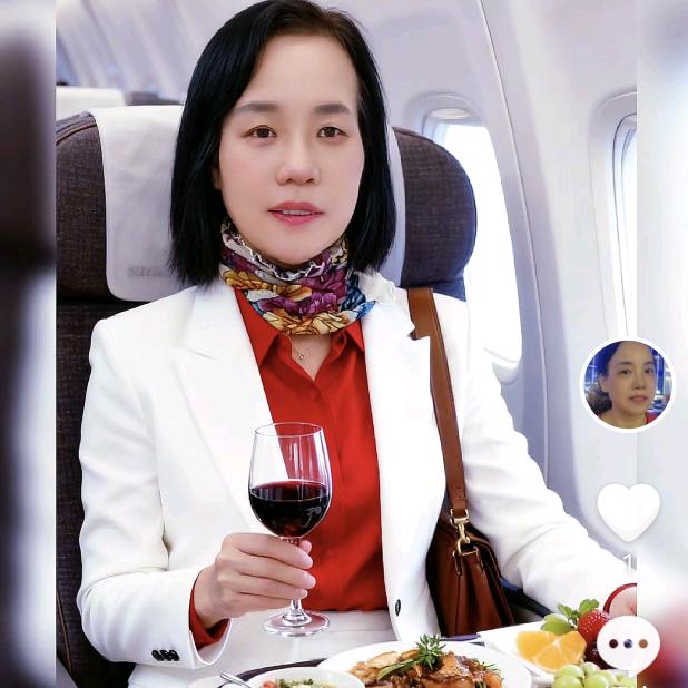 🌸俏丽开心果🌸