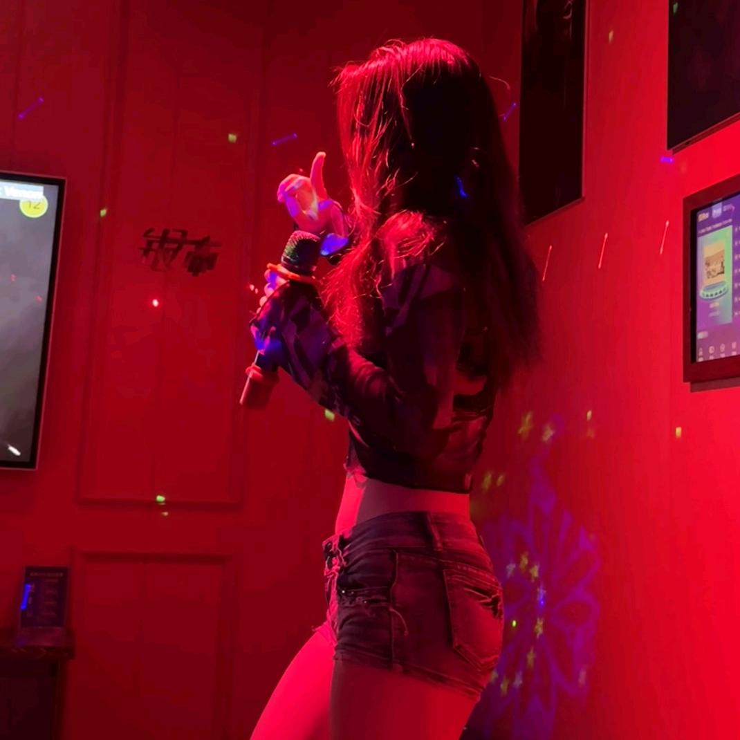 轻吻枝.