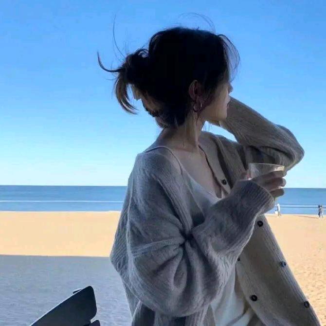 Wu.菲__爱穿搭号