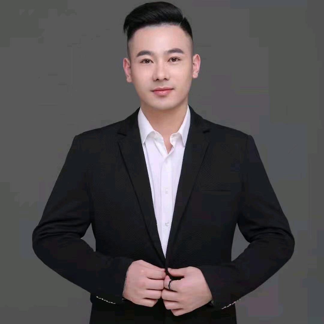 健与美游泳健身湖宾店春波经理