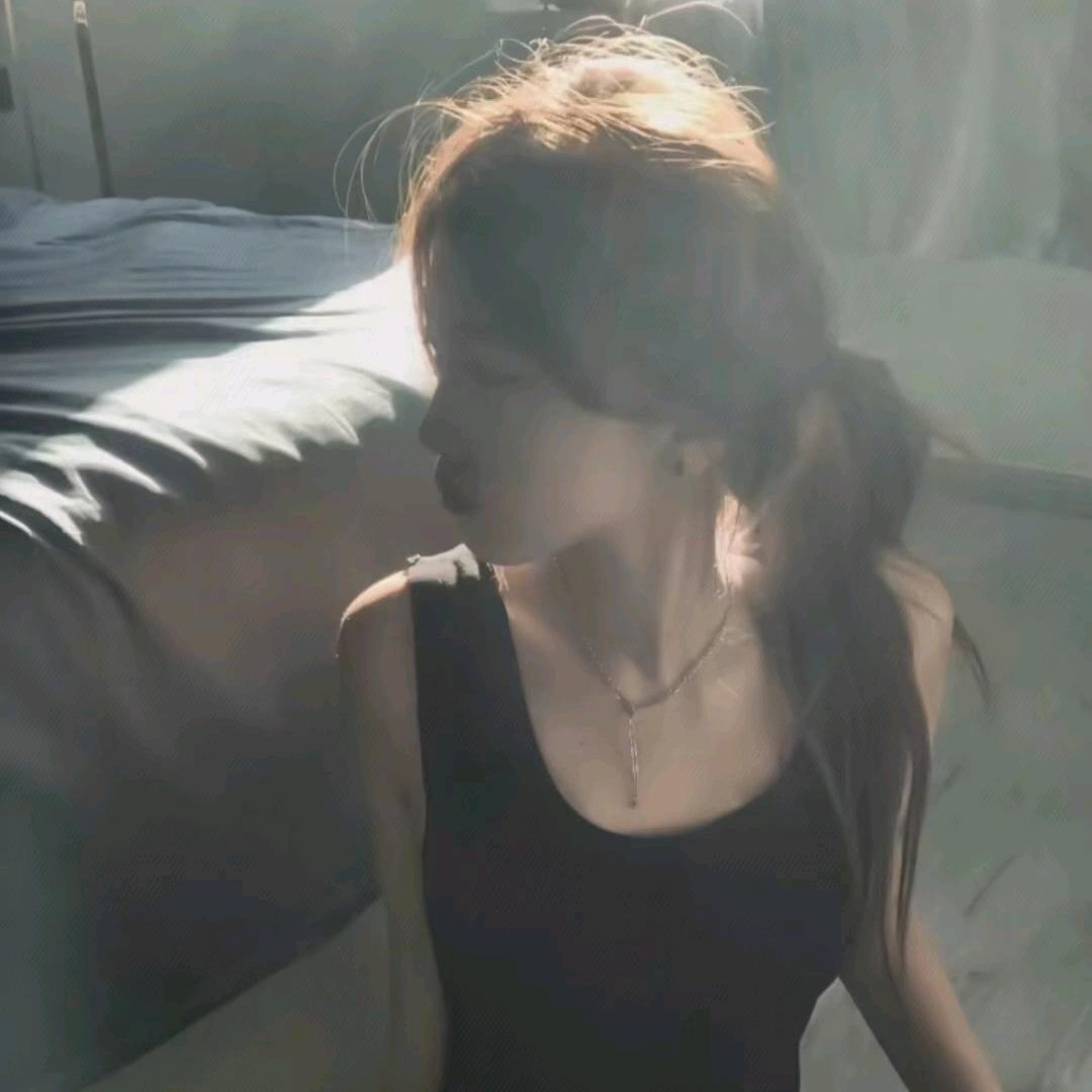 宋宋宋.