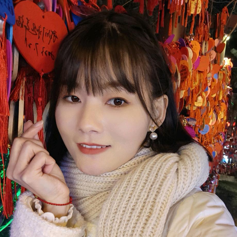 安静的小姐姐