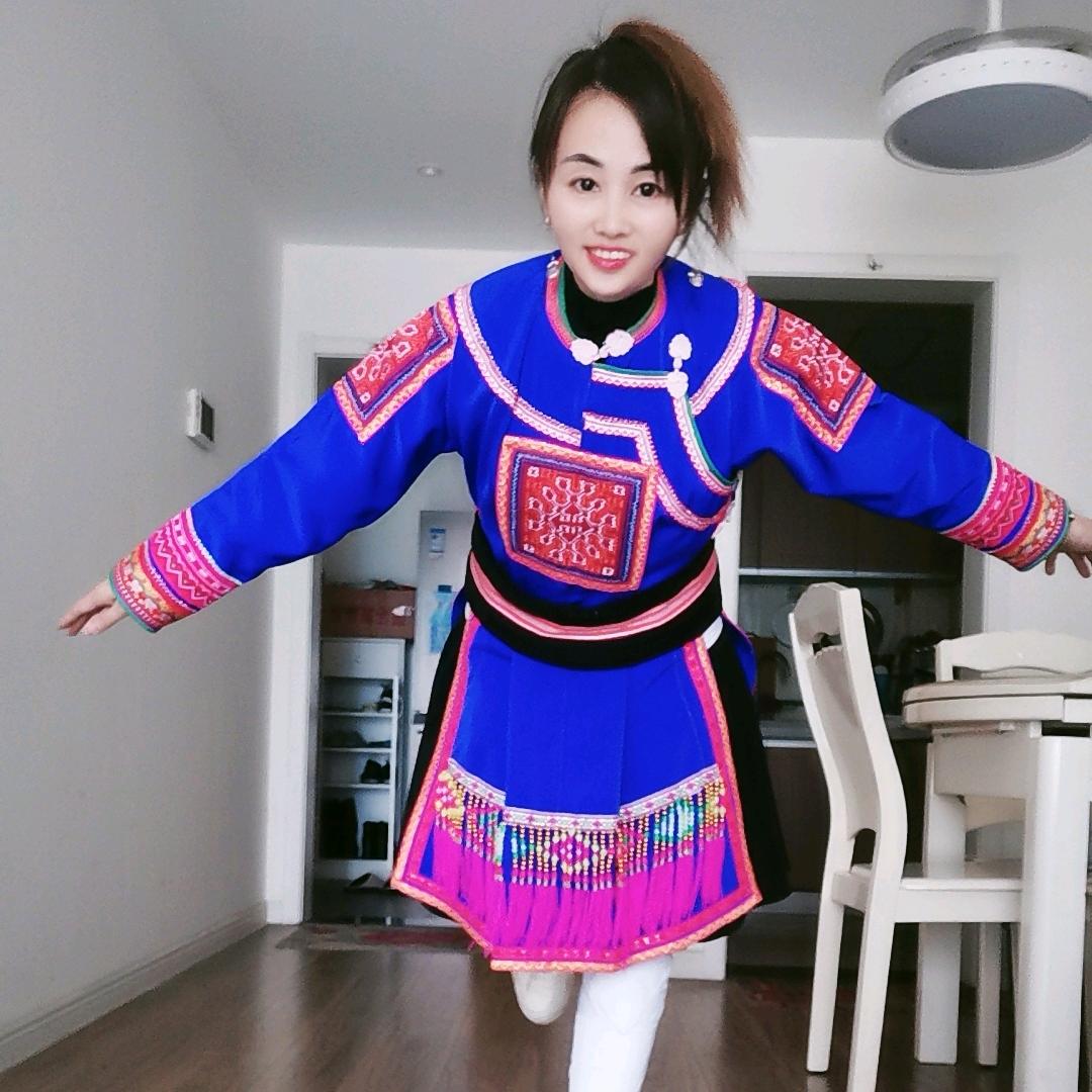 席 嫣然一笑百花迟