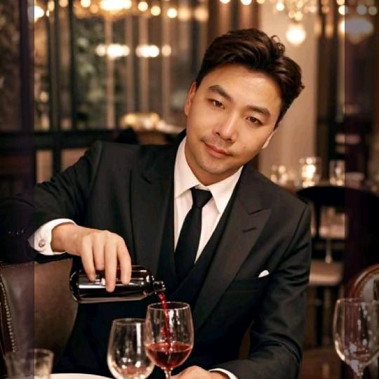 牵着羊的放牛娃