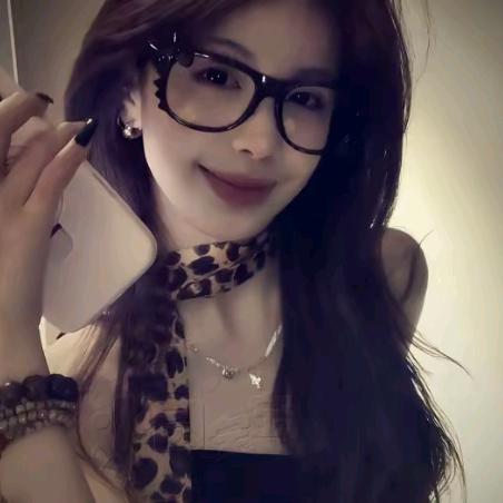 腼腆小美