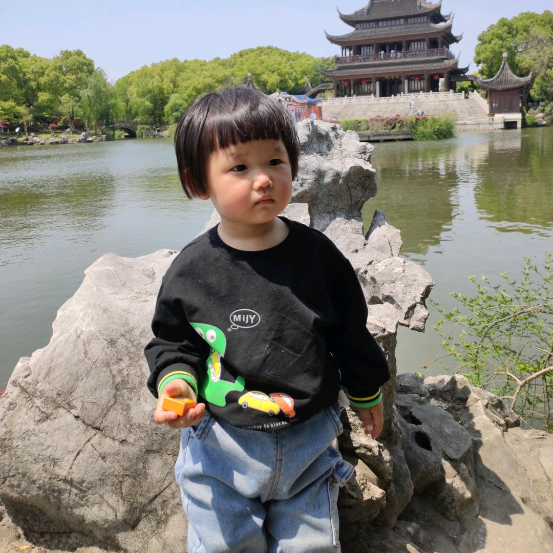 墨墨.