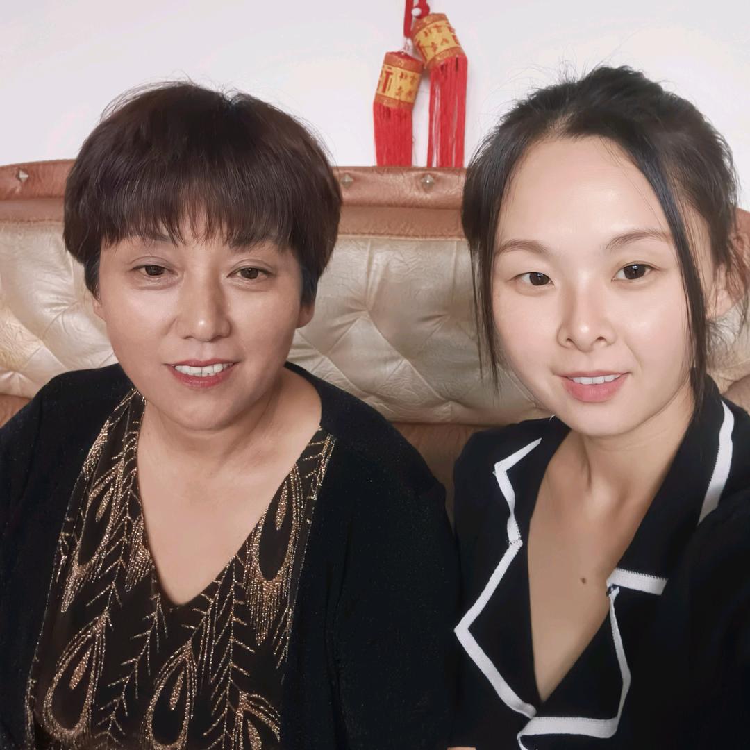 芳姐婆媳（佐佑一家人）