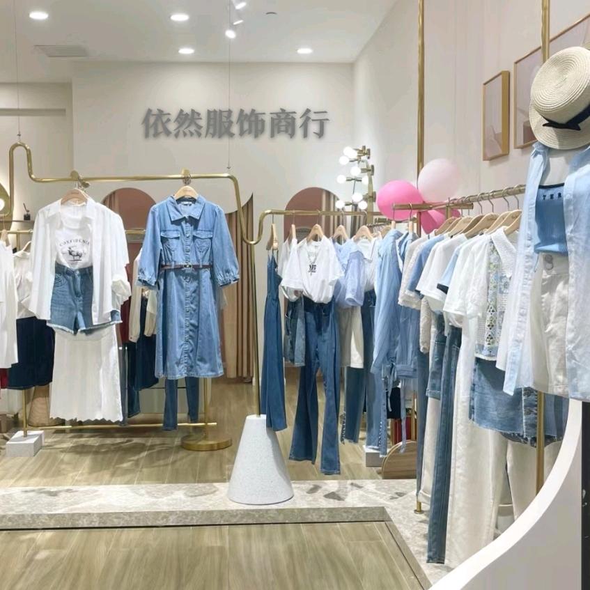 依然橱窗