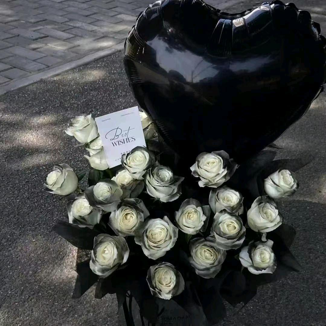 云想衣裳花想容