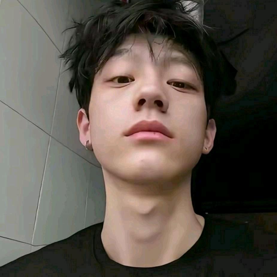 相逢何必曾相识.